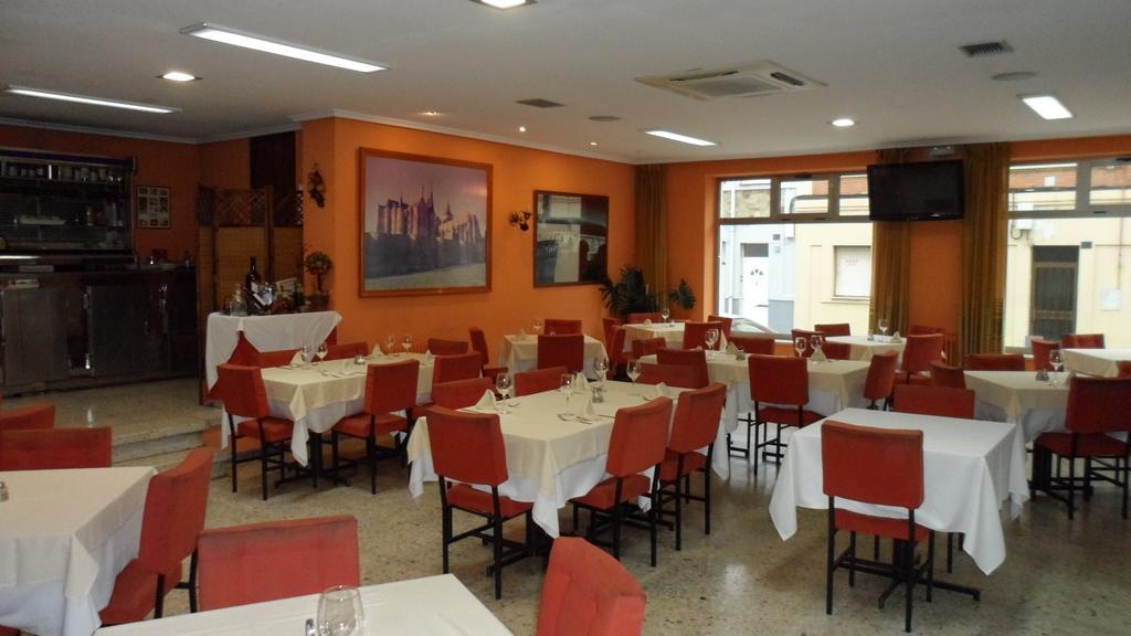 Hostal Coruna 아스토르가 외부 사진